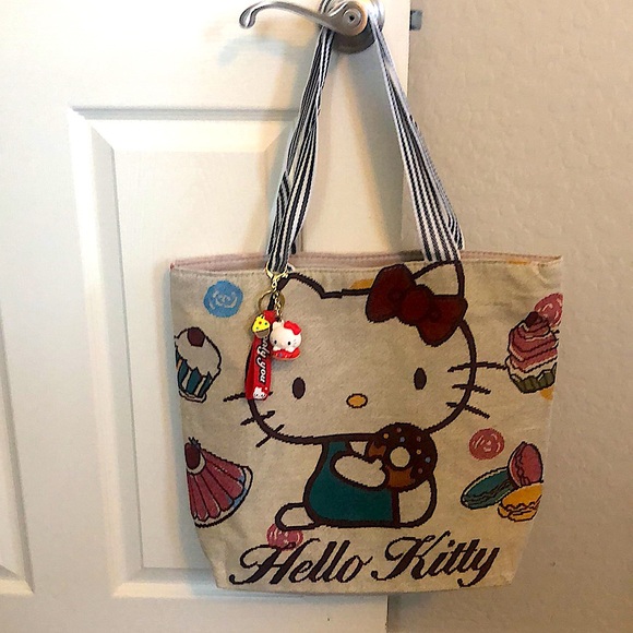 Hello Kitty Bundle - Picture 2 of 5